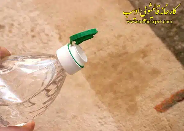 تمیز کردن رنگ مو از فرش با محلول سرکه سفید
